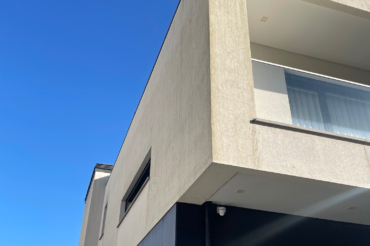 Fotografia de fachadas em capoto antes da lavagem