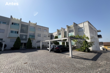 Fotografia de fachadas em reboco pintado antes de ser lavada