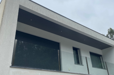 Fotografia de fachadas em capoto antes da lavagem