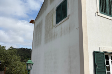 Fotografia de lavagem de fachadas e telhado depois